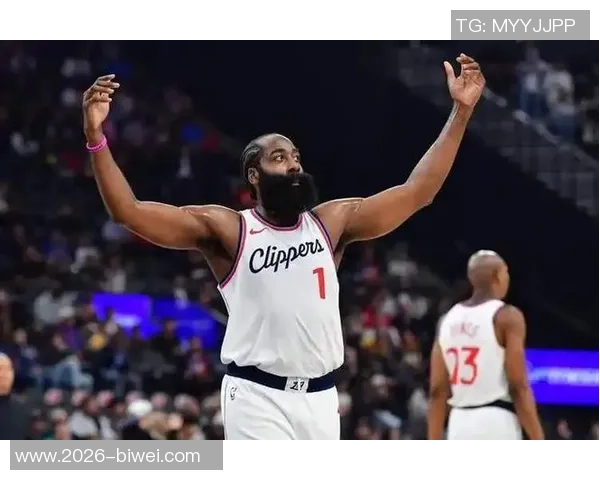 哈登上半场表现抢眼第二节独取14分助球队逆转局势