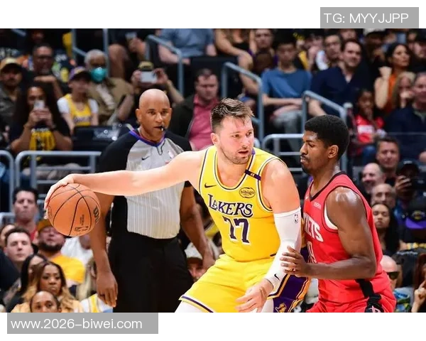 湖人队四连胜喜讯东契奇庆祝瞬间成海报焦点展现球队团结与实力 湖人队四连胜喜讯东契奇庆祝瞬间成海报焦点展现球队团结与实力